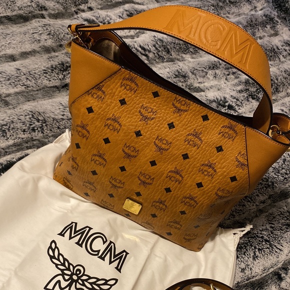 MCM - Picture 3 of 7
